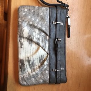 Simply Vera Wristlet